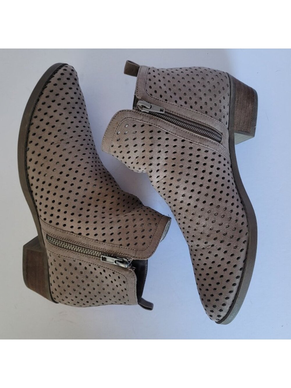Carlos Benny Taupe Perforated Faux Leather Side Zip Ankle Booties Casual Size 9M